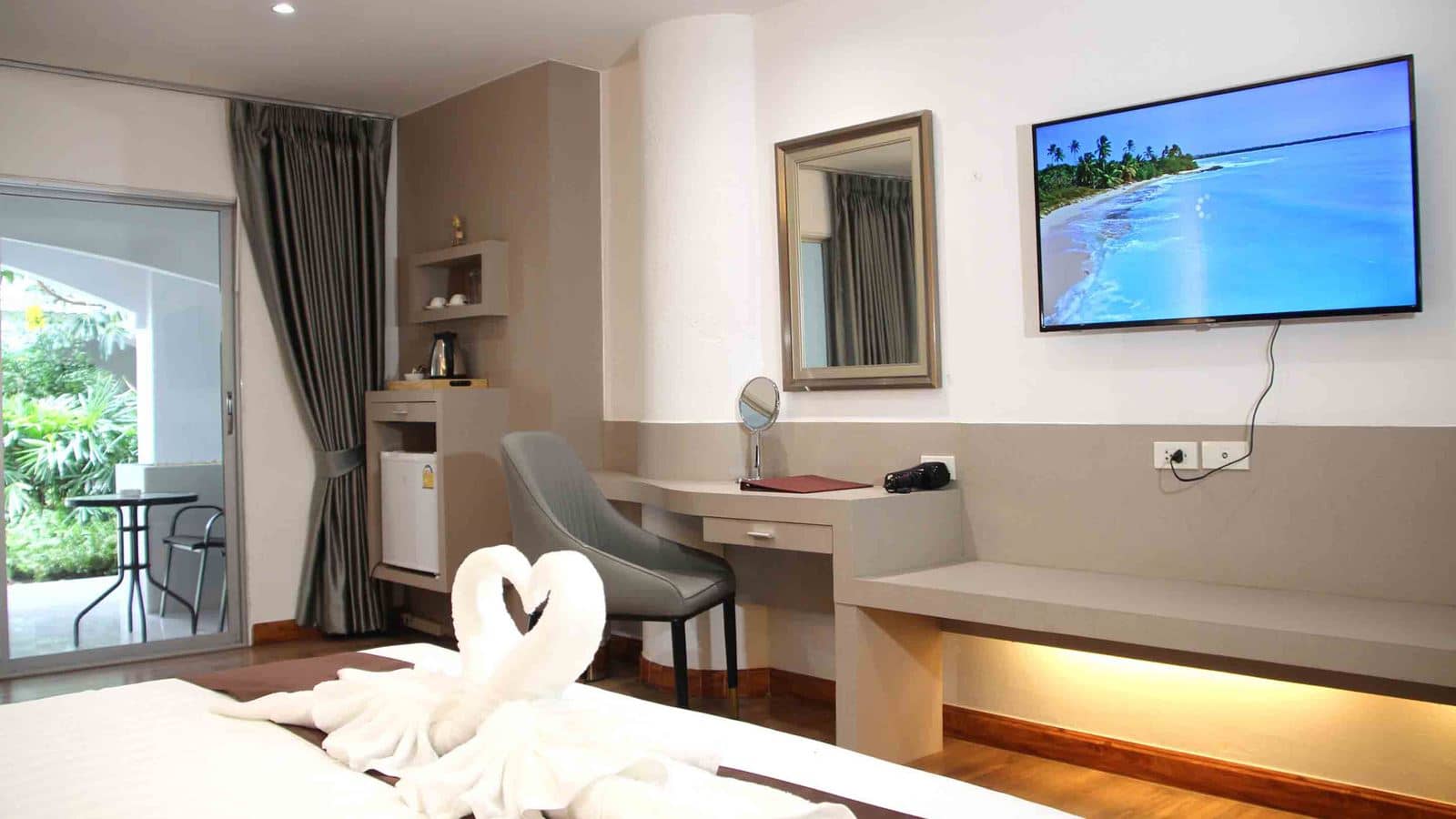 rooms-deluxe-room