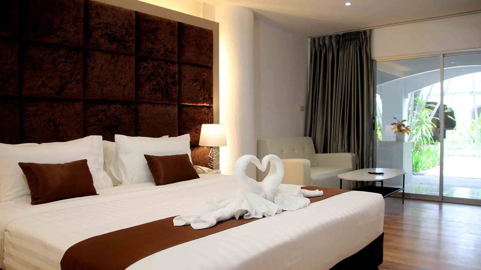 rooms-deluxe-room