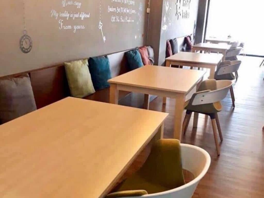 restaurants-atrium-food-bar