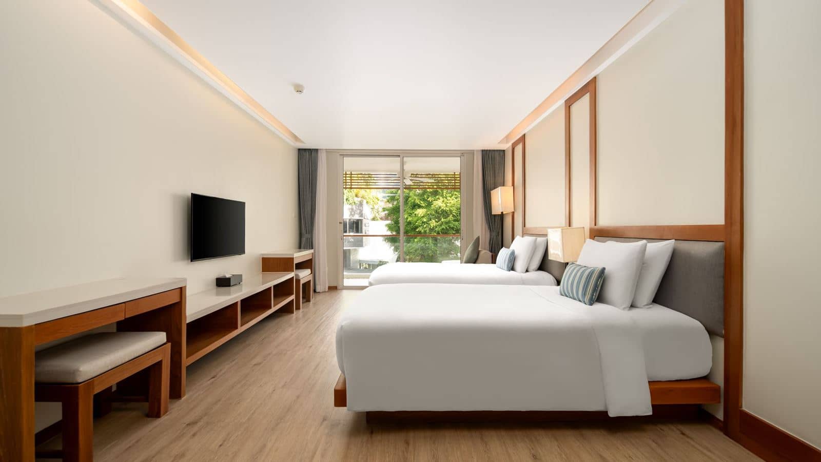 rooms-daylight-triple-room