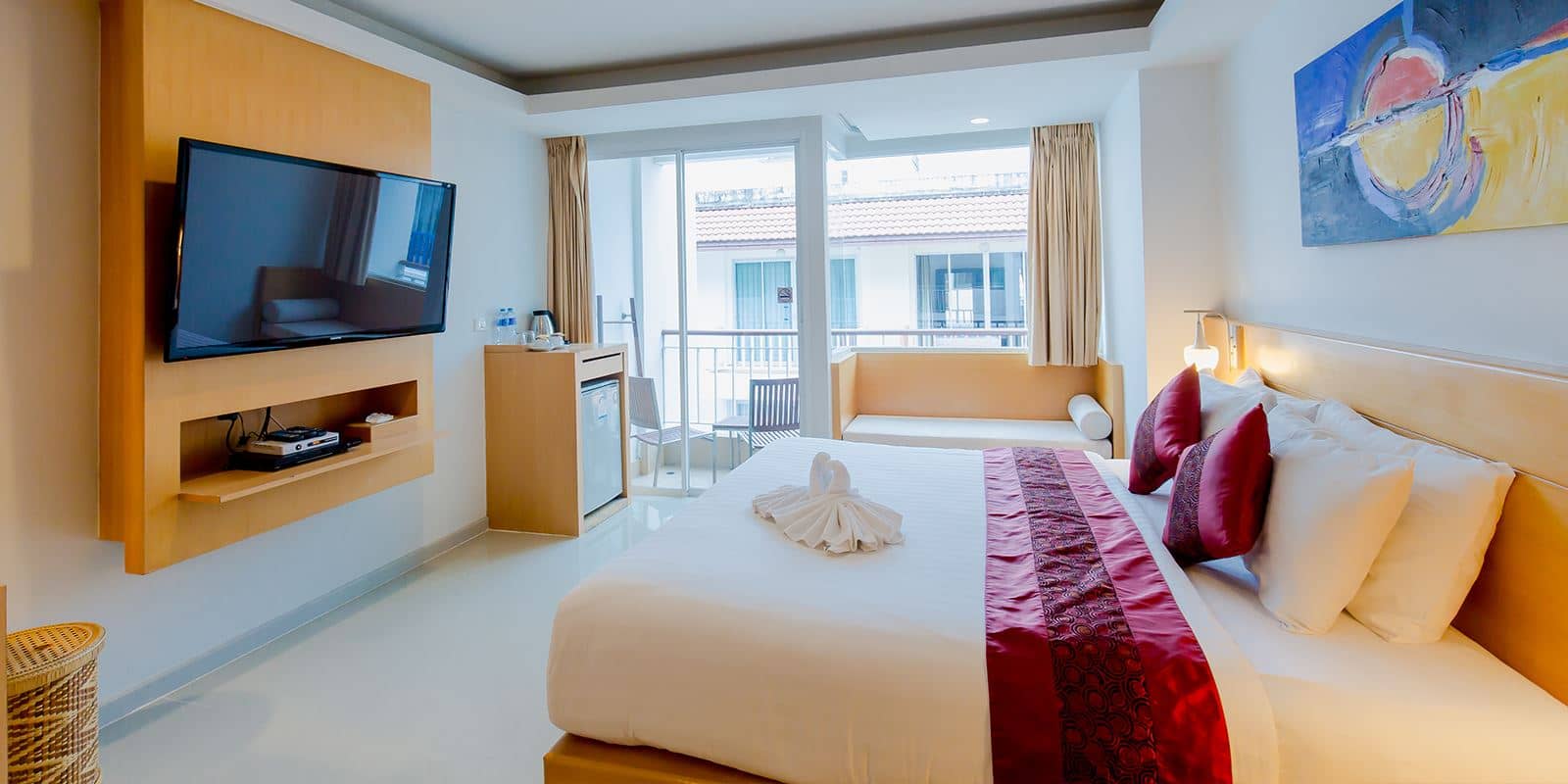 rooms-deluxe-room