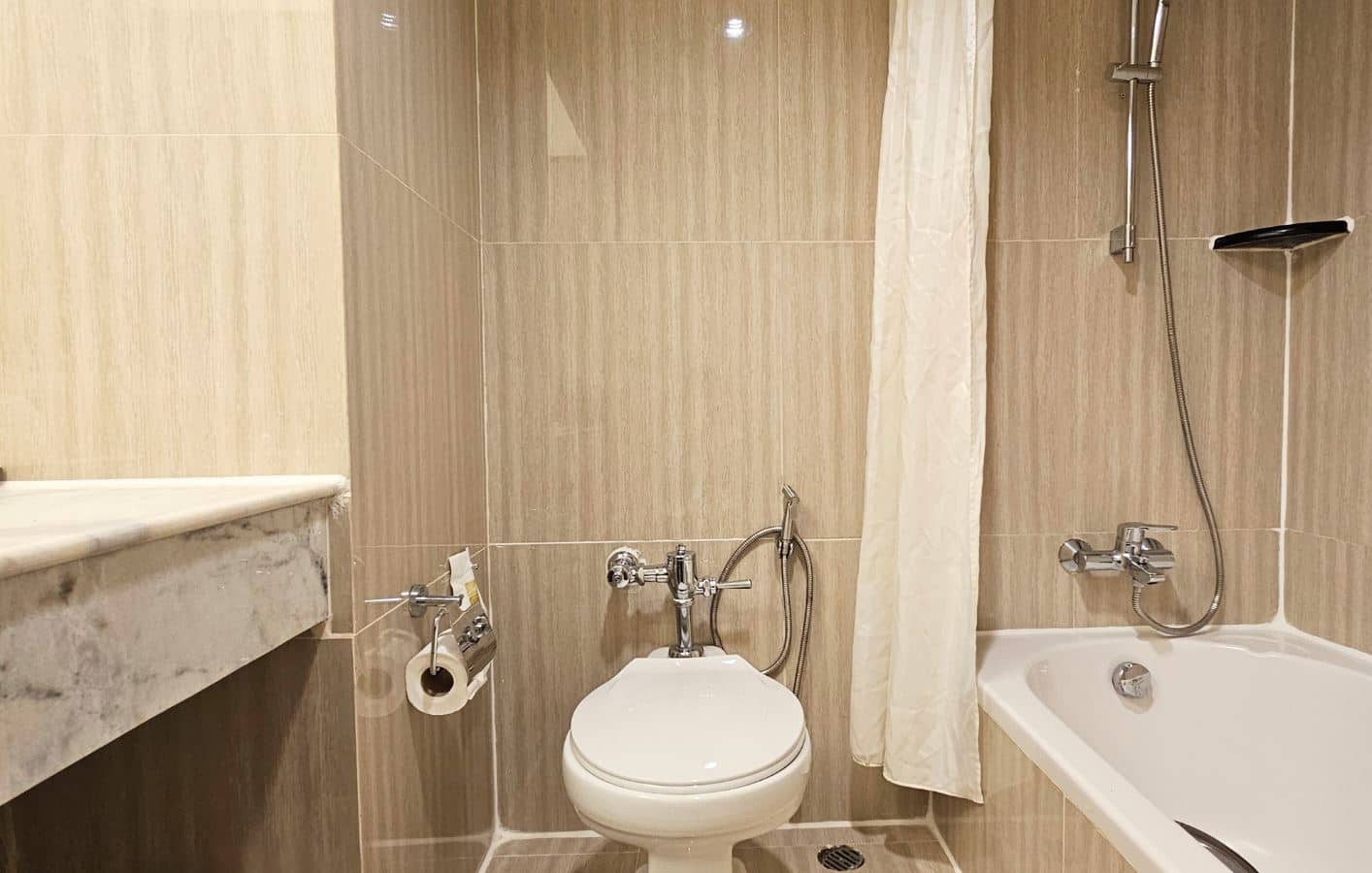 rooms-superior-family-room
