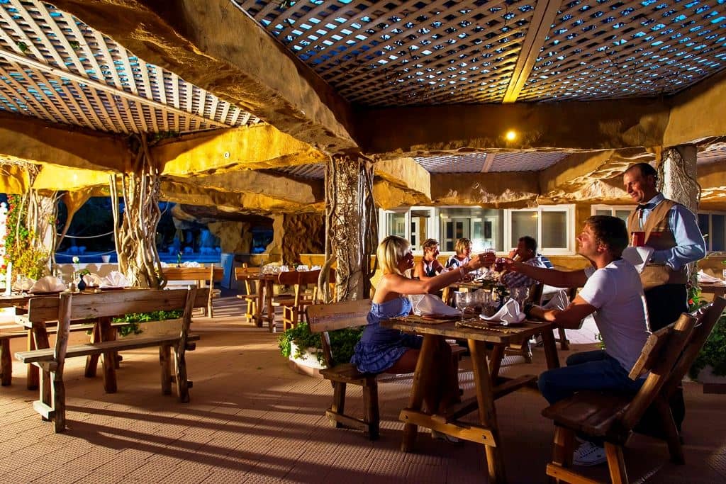 restaurants-restaurants