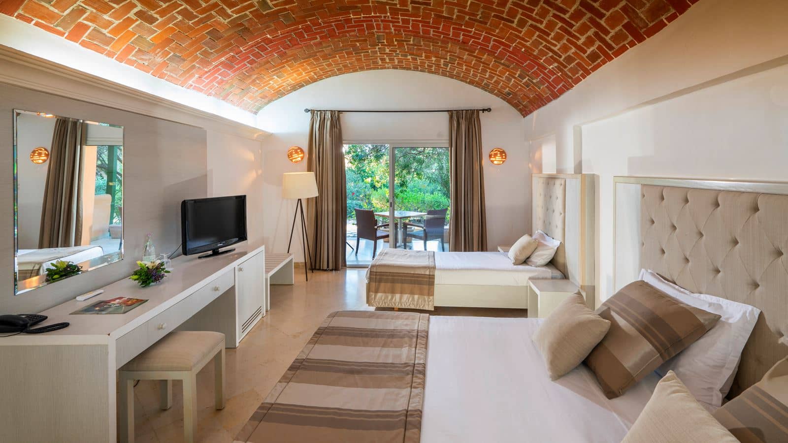 rooms-room-family-standard-four-bedded