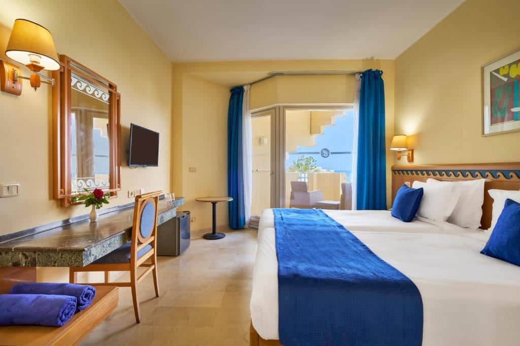 rooms-senior-double-sea-side-view