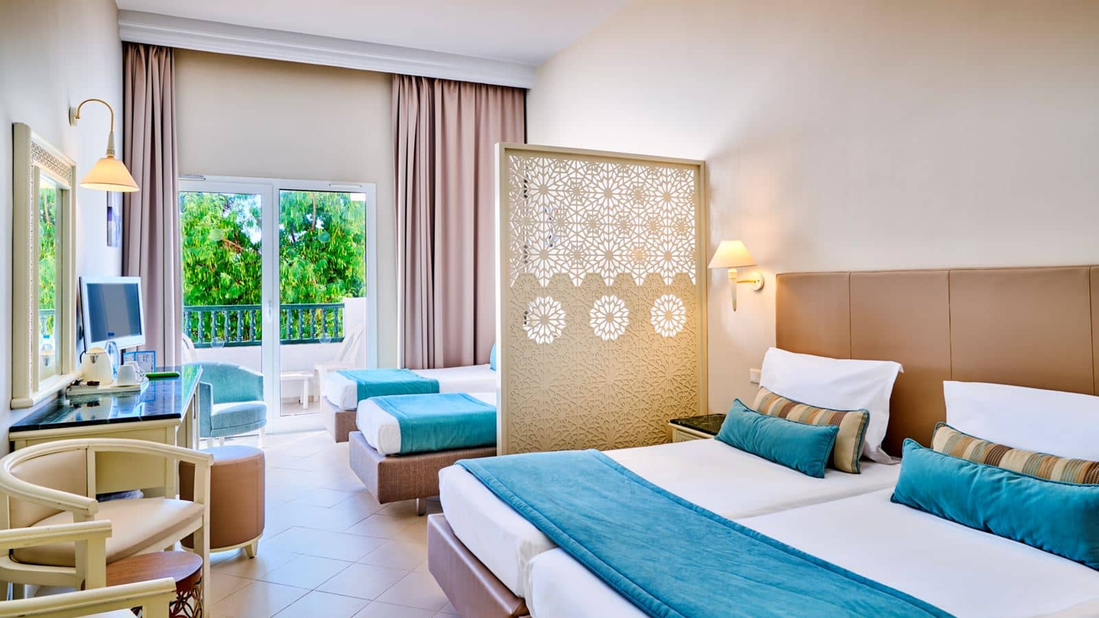 rooms-family-bedroom-quadruple-balcony-or-terrace