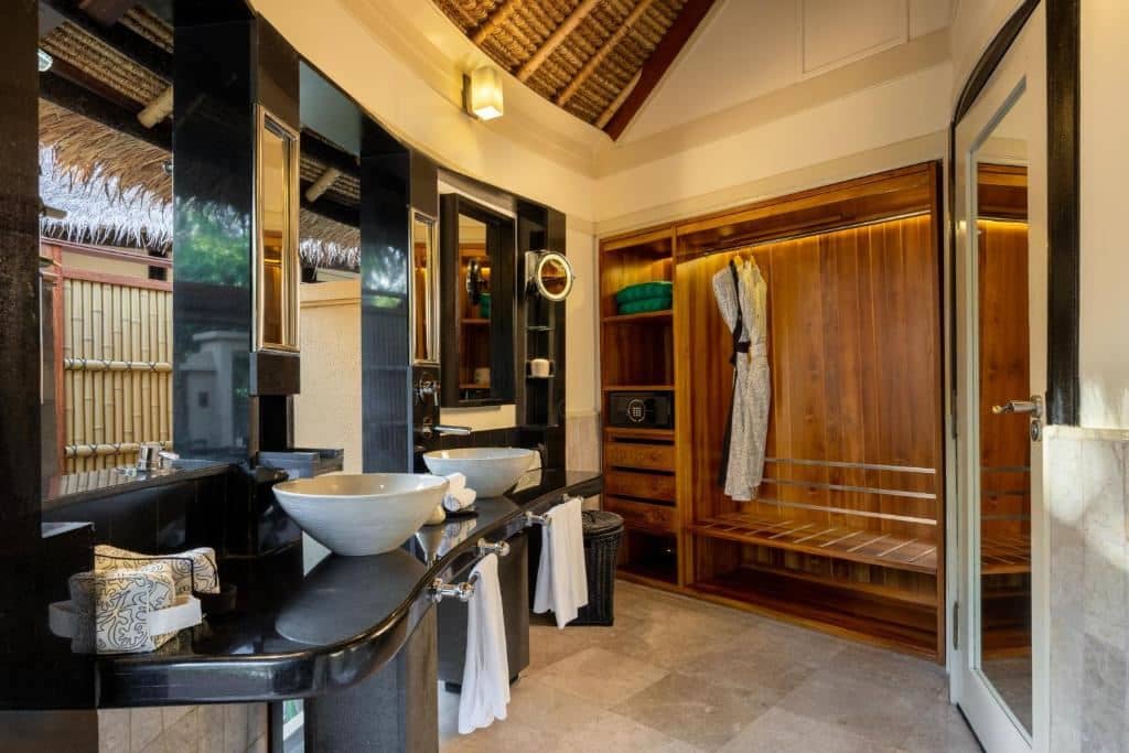rooms-beachfront-pool-villa