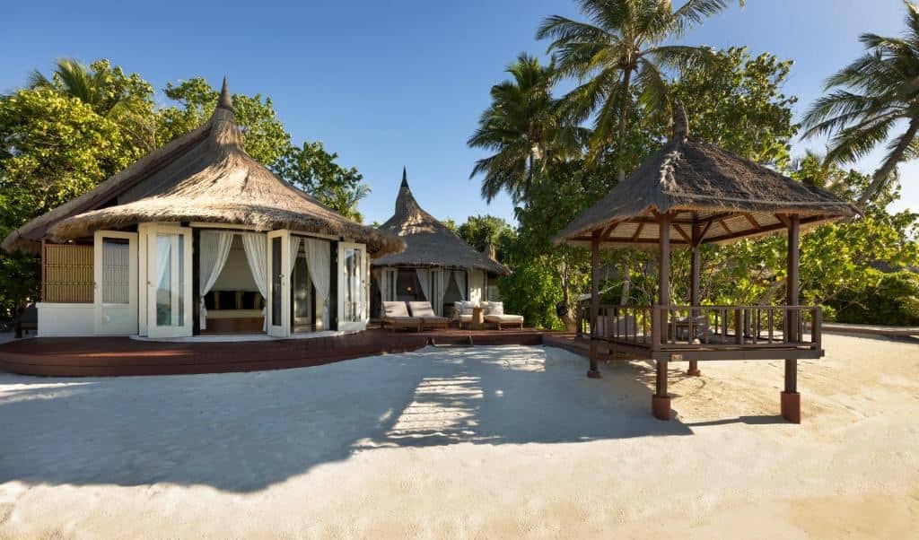 rooms-grand-beachfront-pool-villa