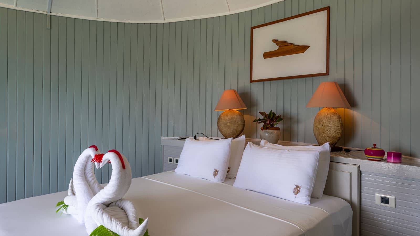 rooms-family-water-villa