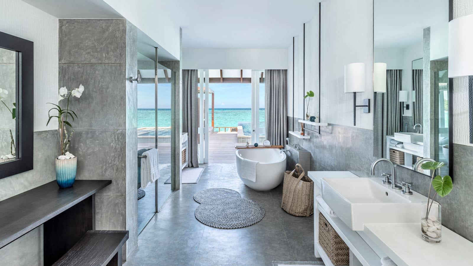 rooms-family-water-villa-with-pool
