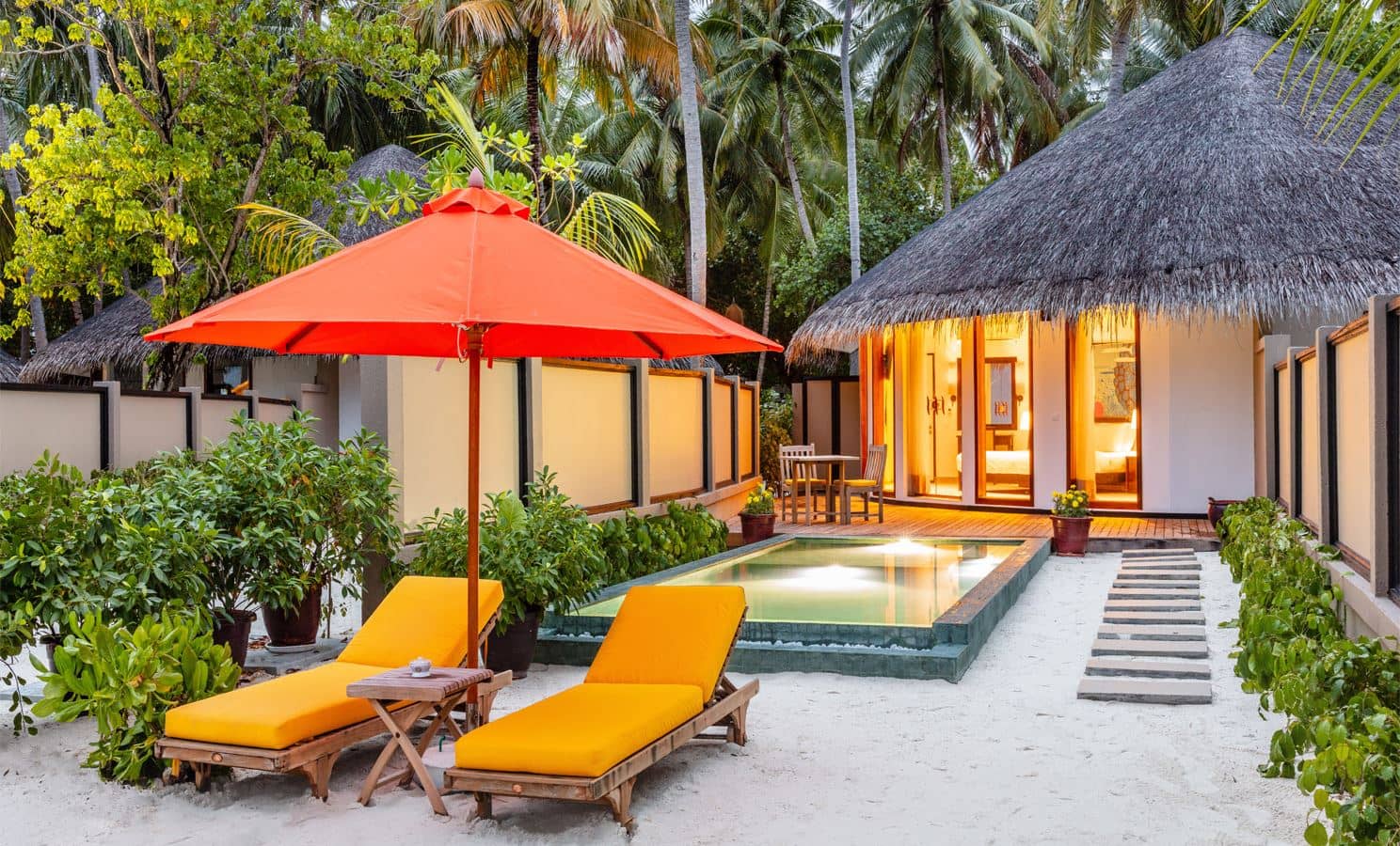 rooms-beachfront-infinity-pool-villa