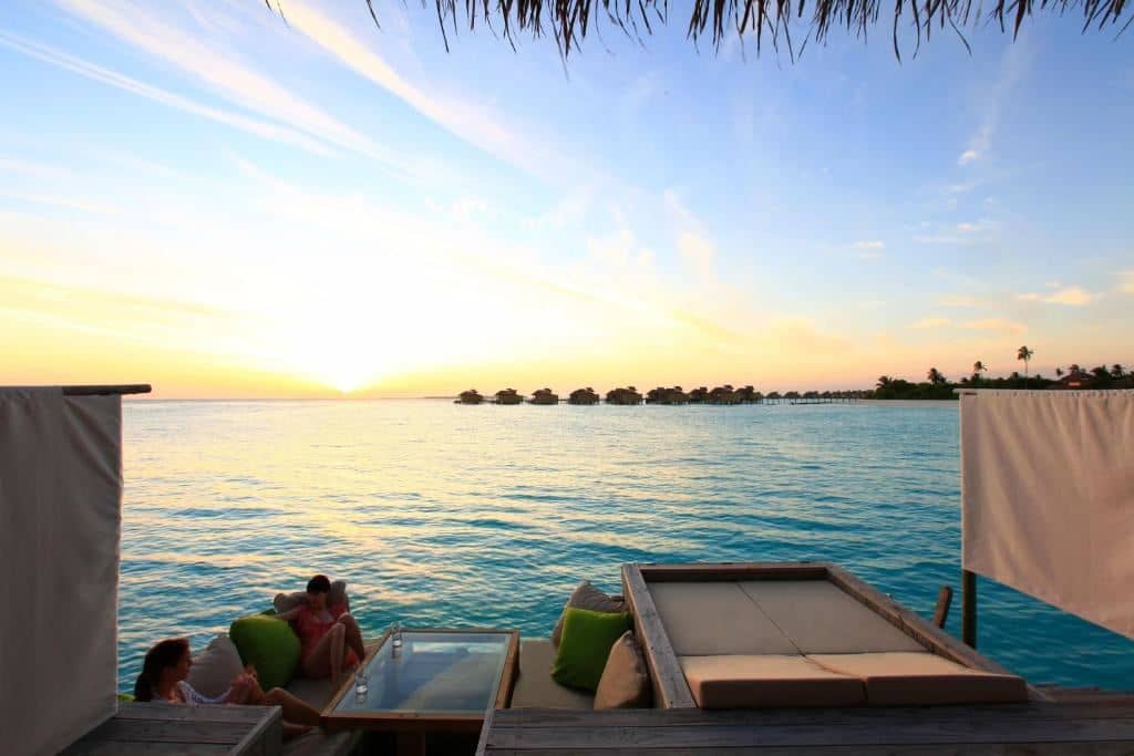 rooms-lagoon-water-villa
