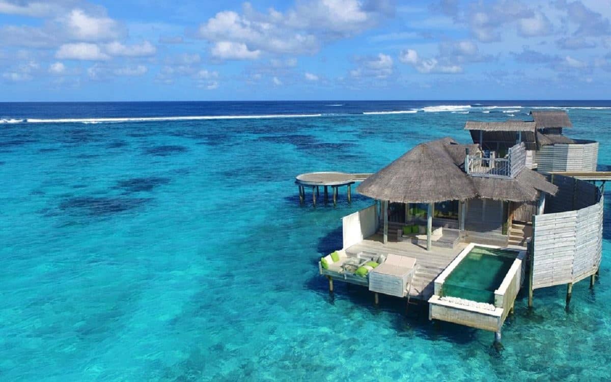rooms-laamu-water-villa-with-pool