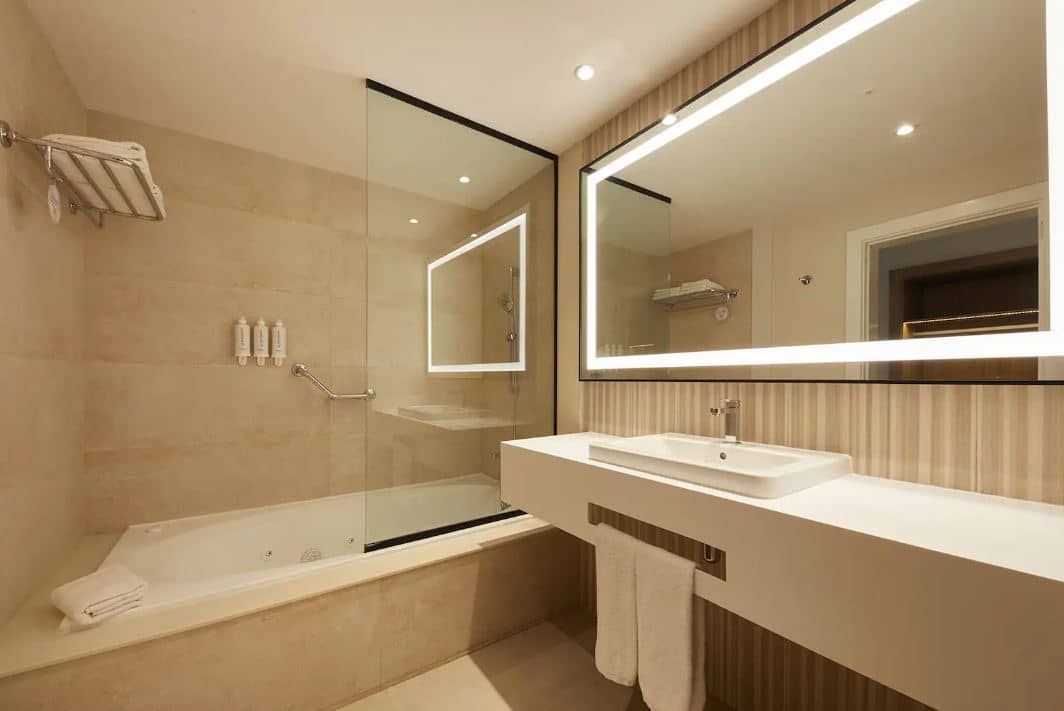 rooms-2-bedroom-family-suite