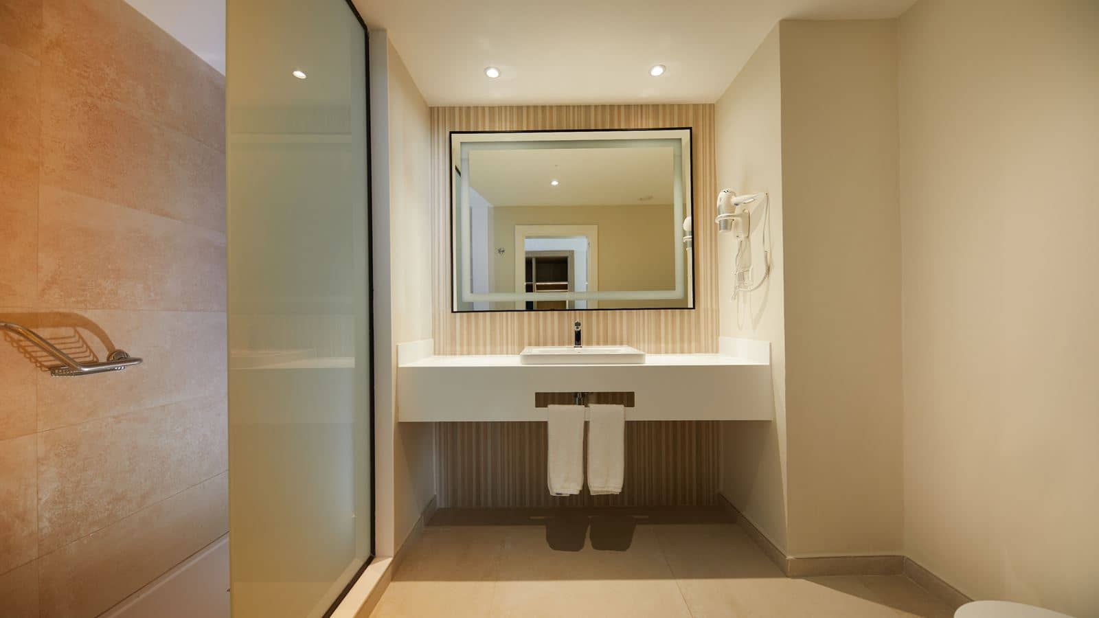 rooms-1-king-or-2-double-beds-deluxe-junior-suite