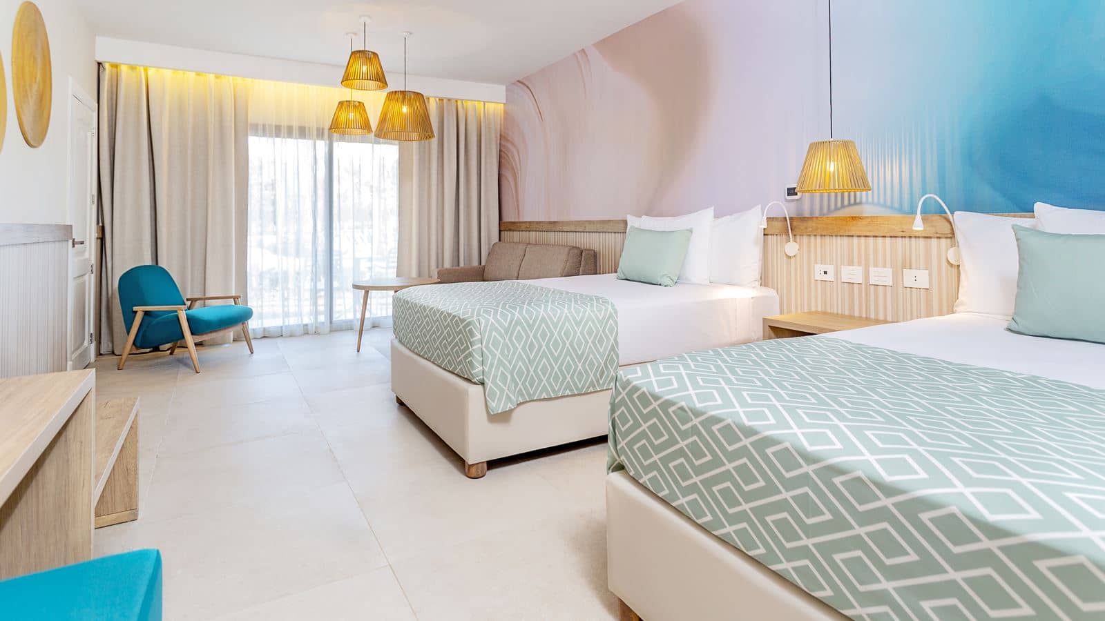 rooms-1-king-or-2-double-beds-deluxe-junior-suite