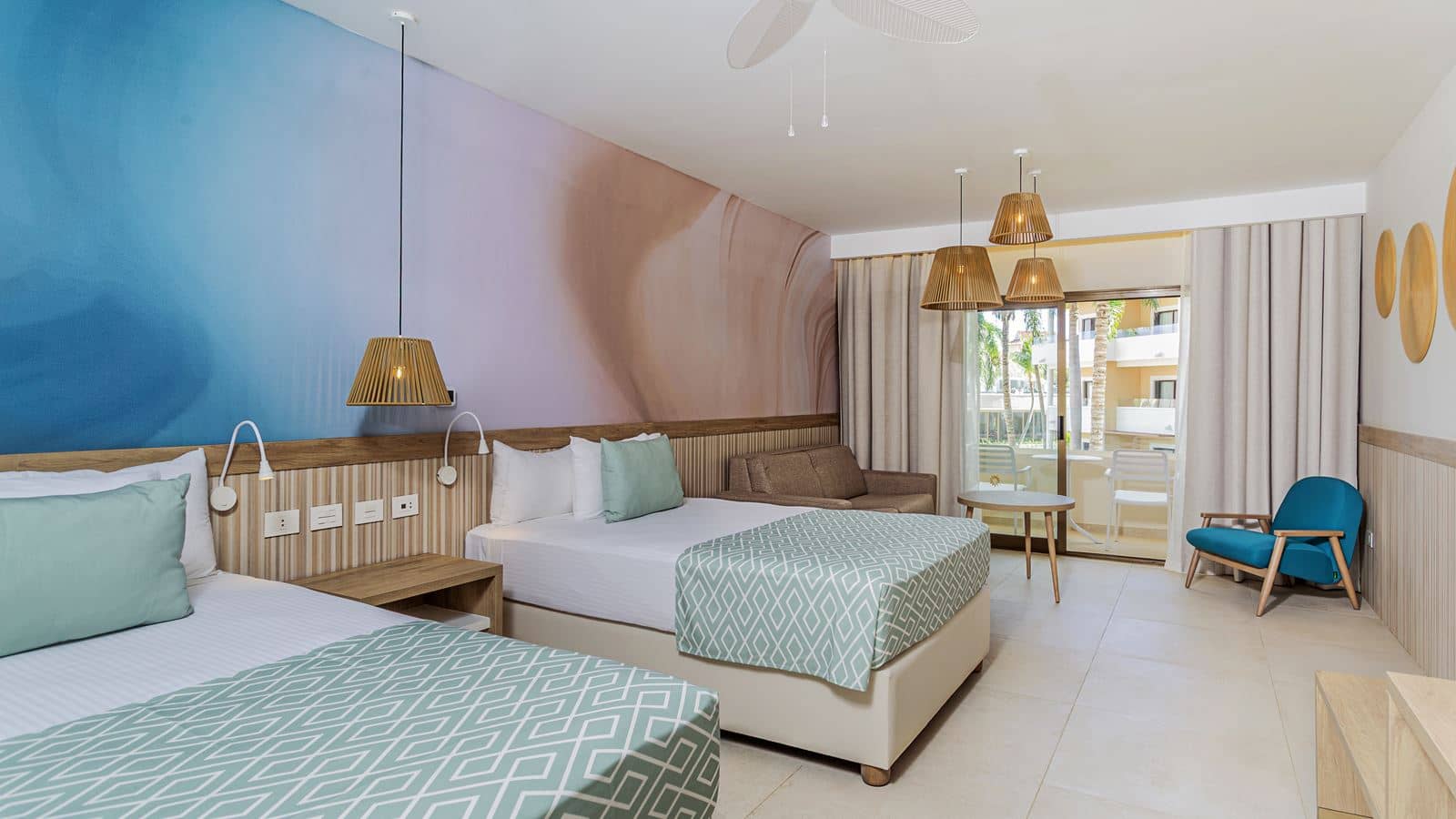 rooms-1-king-or-2-double-beds-deluxe-junior-suite