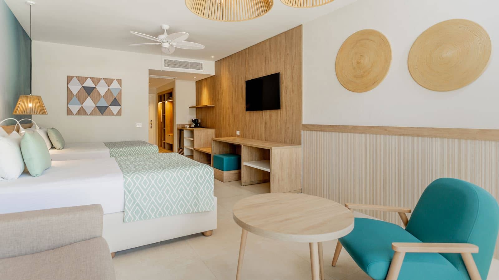 rooms-1-king-or-2-double-beds-junior-suite