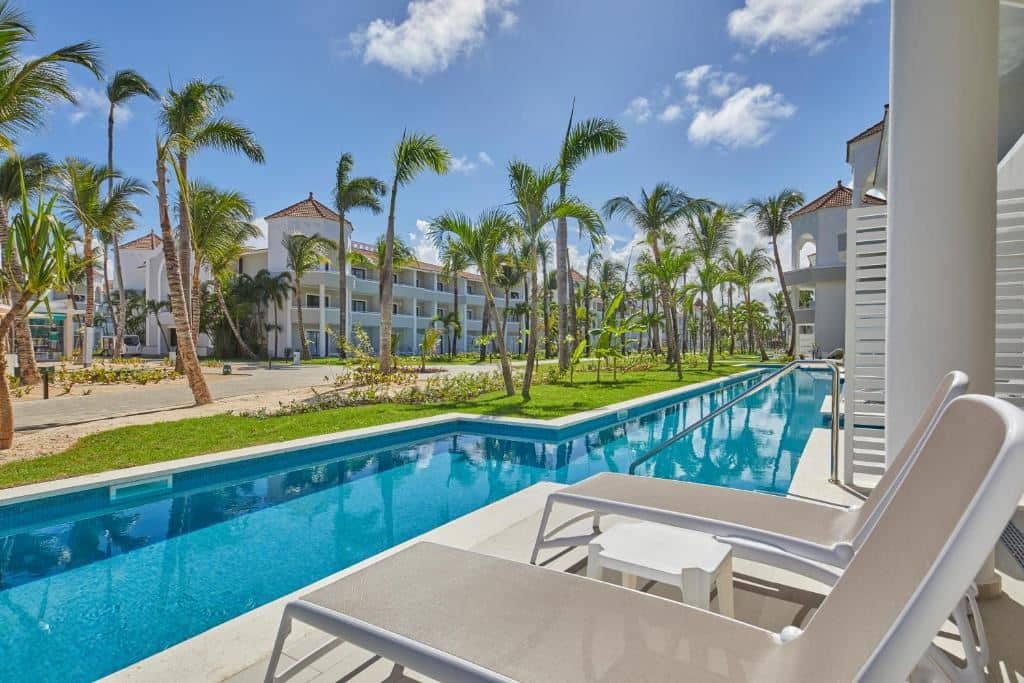 rooms-1-king-bed-swim-up-premium-junior-suite