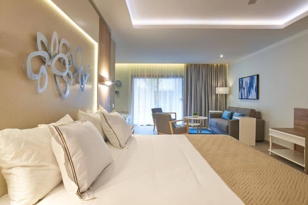 rooms-1-king2-double-bed-deluxe-junior-suite