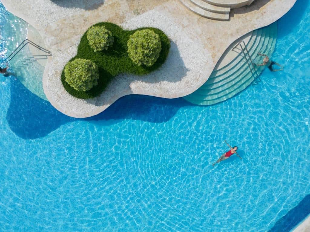 pools-outdoor-pool