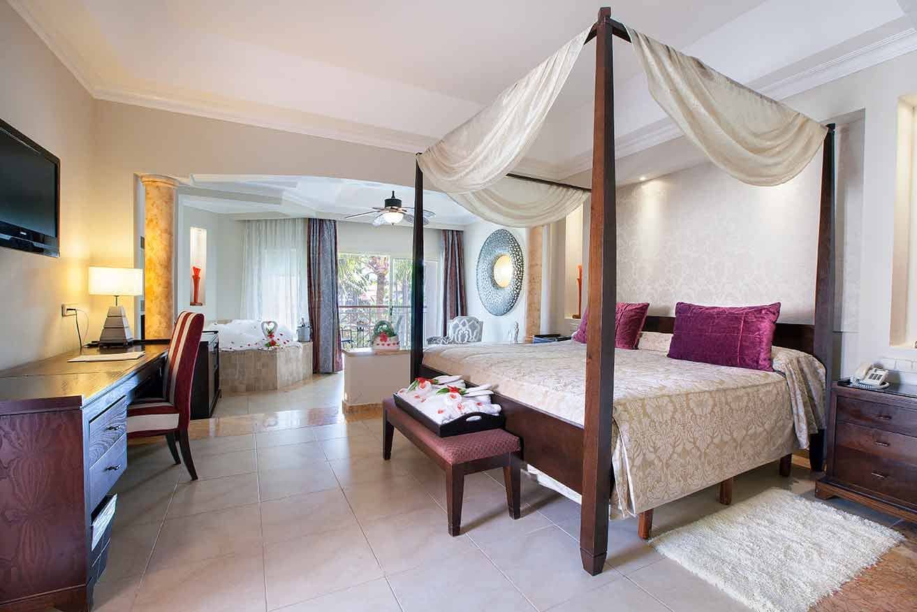 rooms-junior-suite-with-jacuzzi