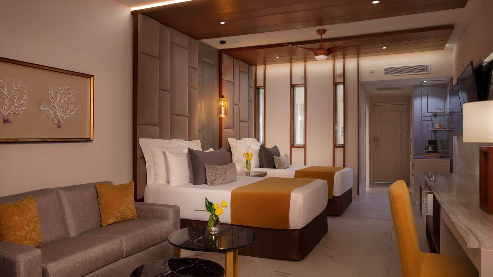 rooms-preferred-club-junior-suite-pool-view