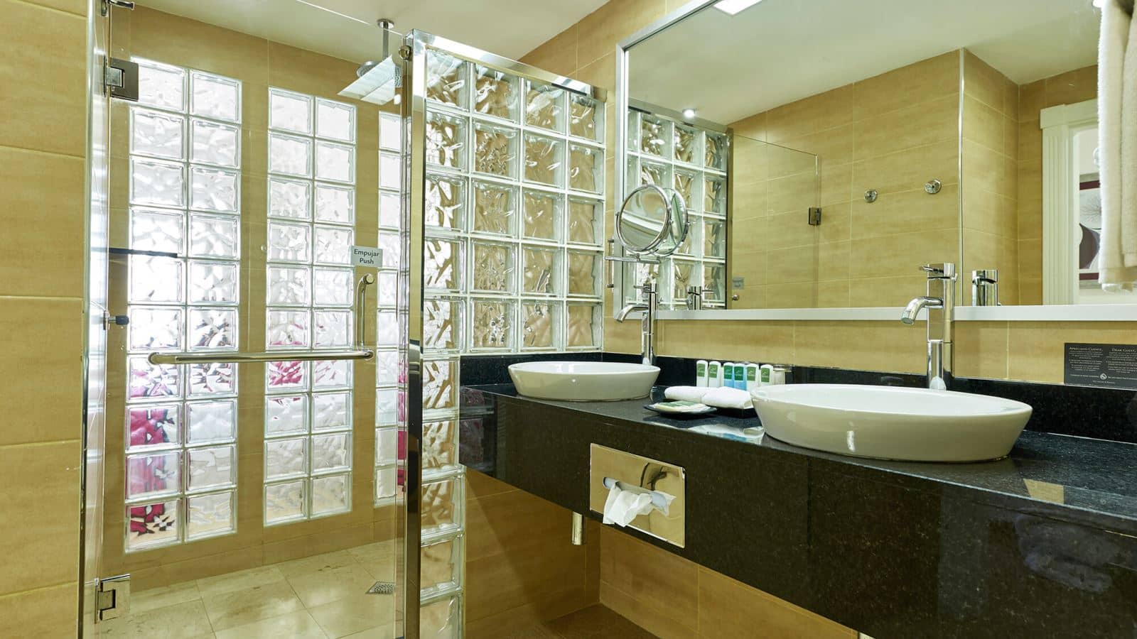 rooms-suite-jacuzzi