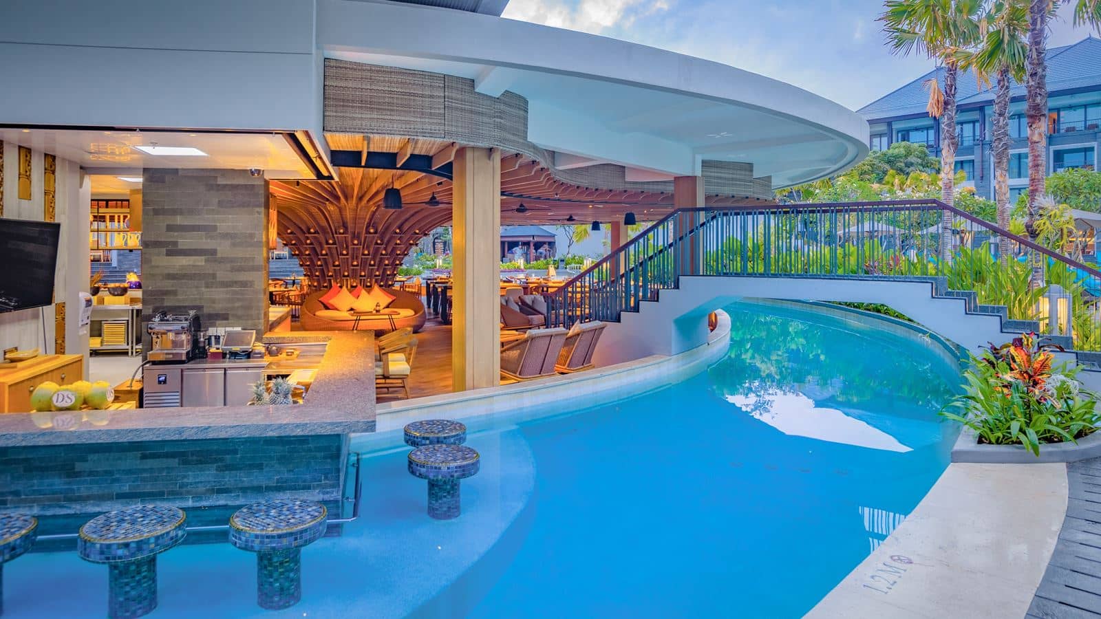 bars-swim-up-bar