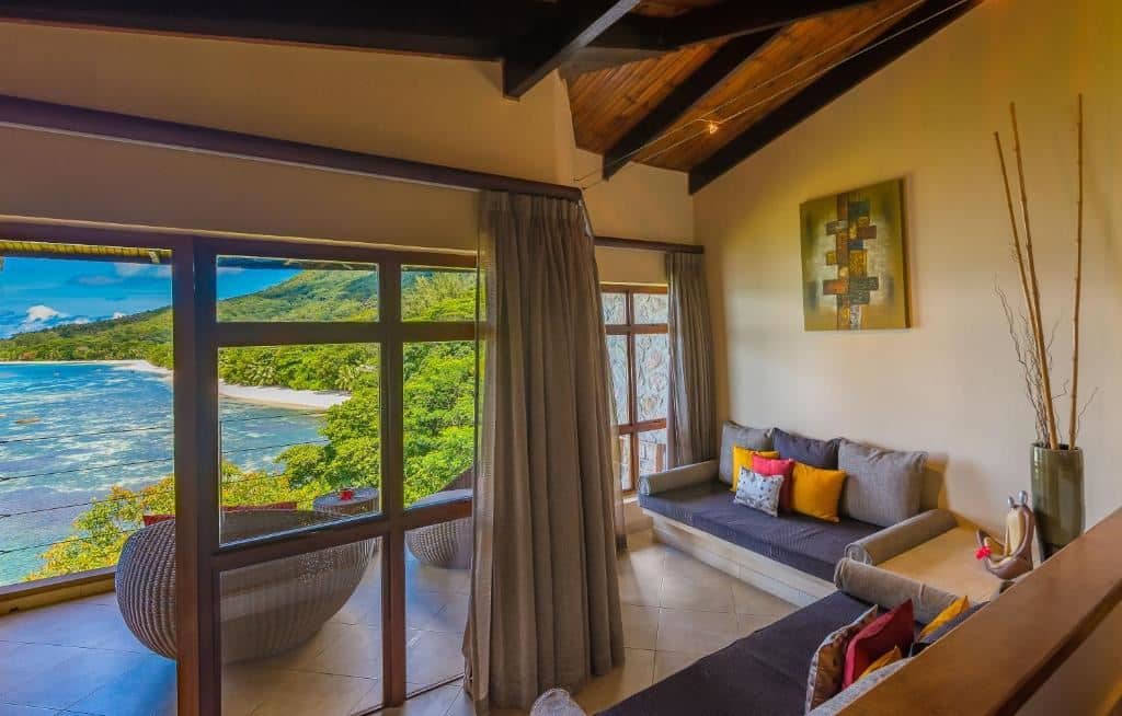 rooms-black-parrot-junior-suite