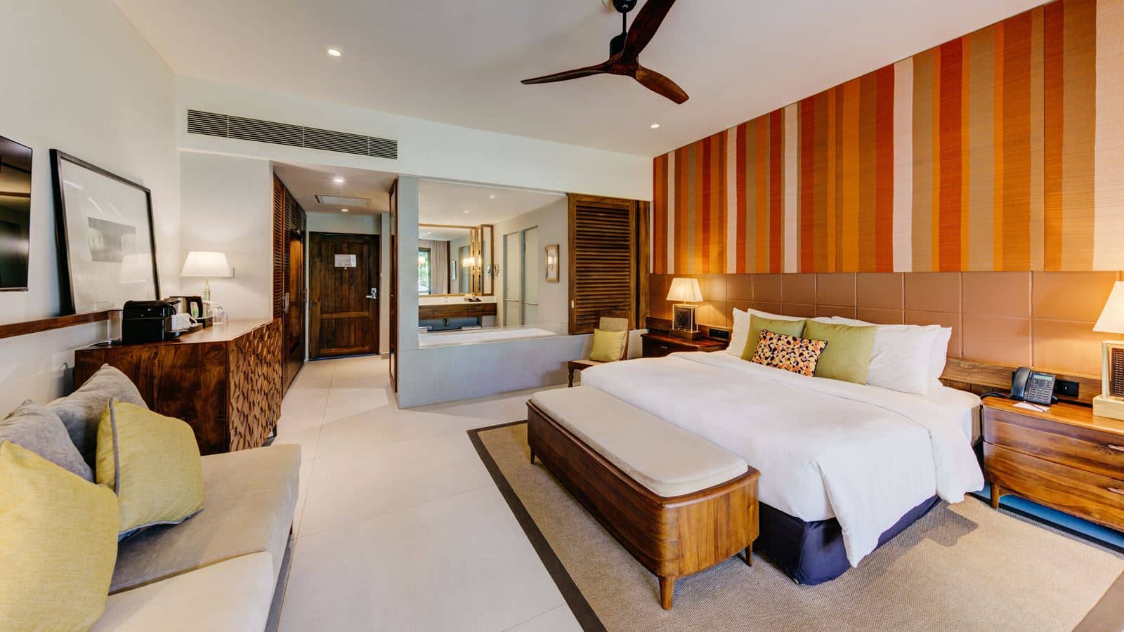 rooms-premium-pool-access