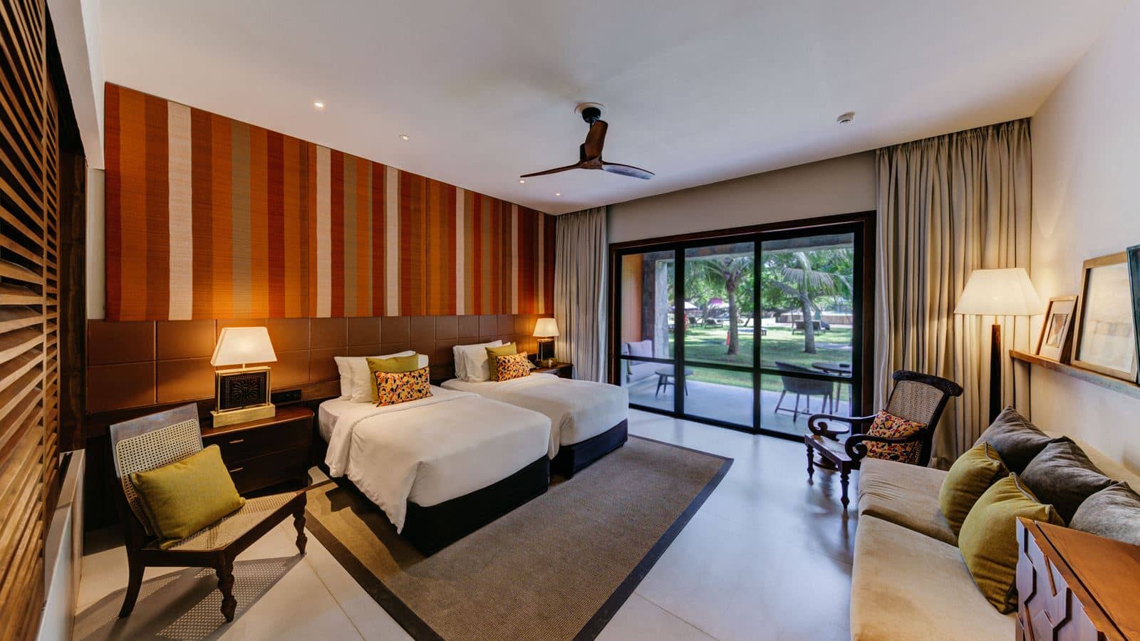 rooms-premium-pool-access