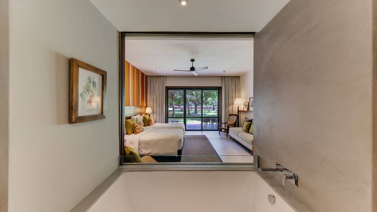 rooms-premium-pool-access
