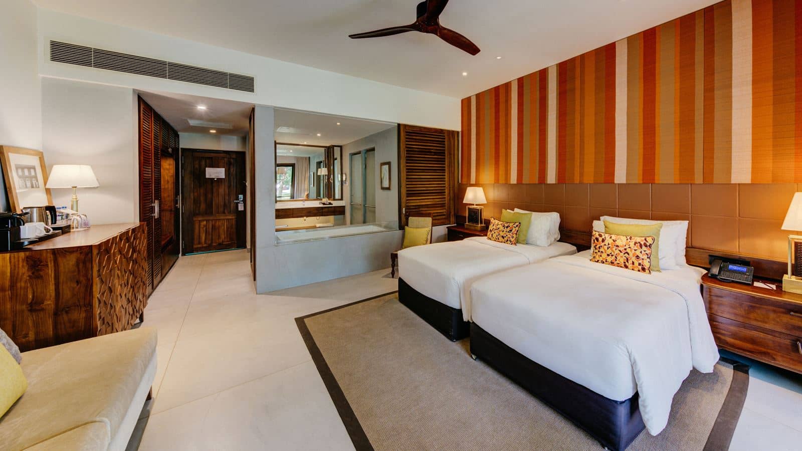 rooms-premium-pool-access