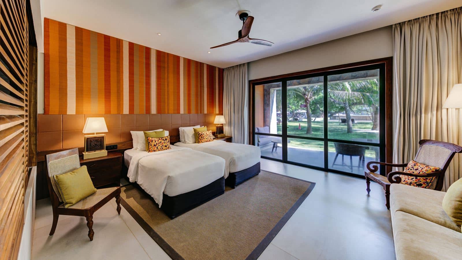 rooms-premium-pool-access