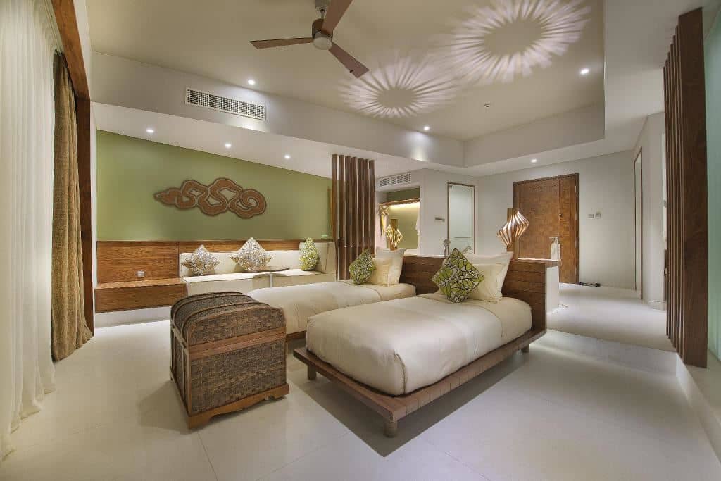 rooms-premium-deluxe-ocean-view-with-balcony