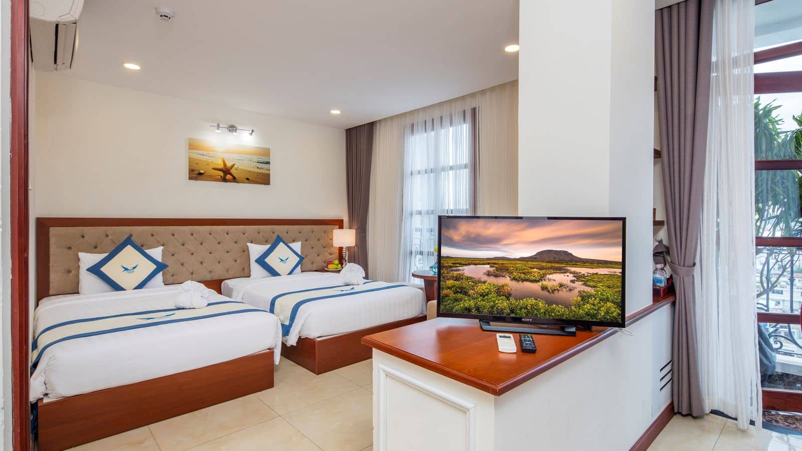 rooms-senior-city-view-with-balcony