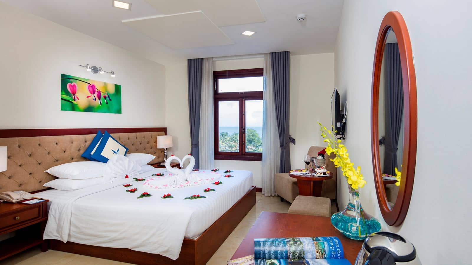 rooms-deluxe-city-view