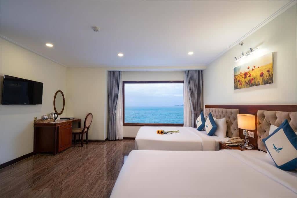 rooms-senior-sea-view-with-balcony-child-without-extra-bed