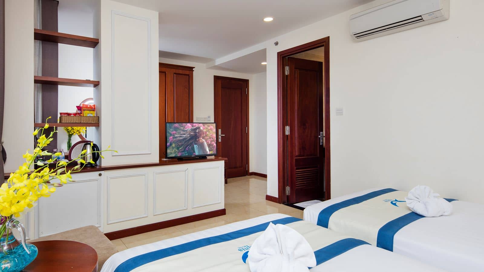 rooms-senior-sea-view-with-balcony-child-without-extra-bed