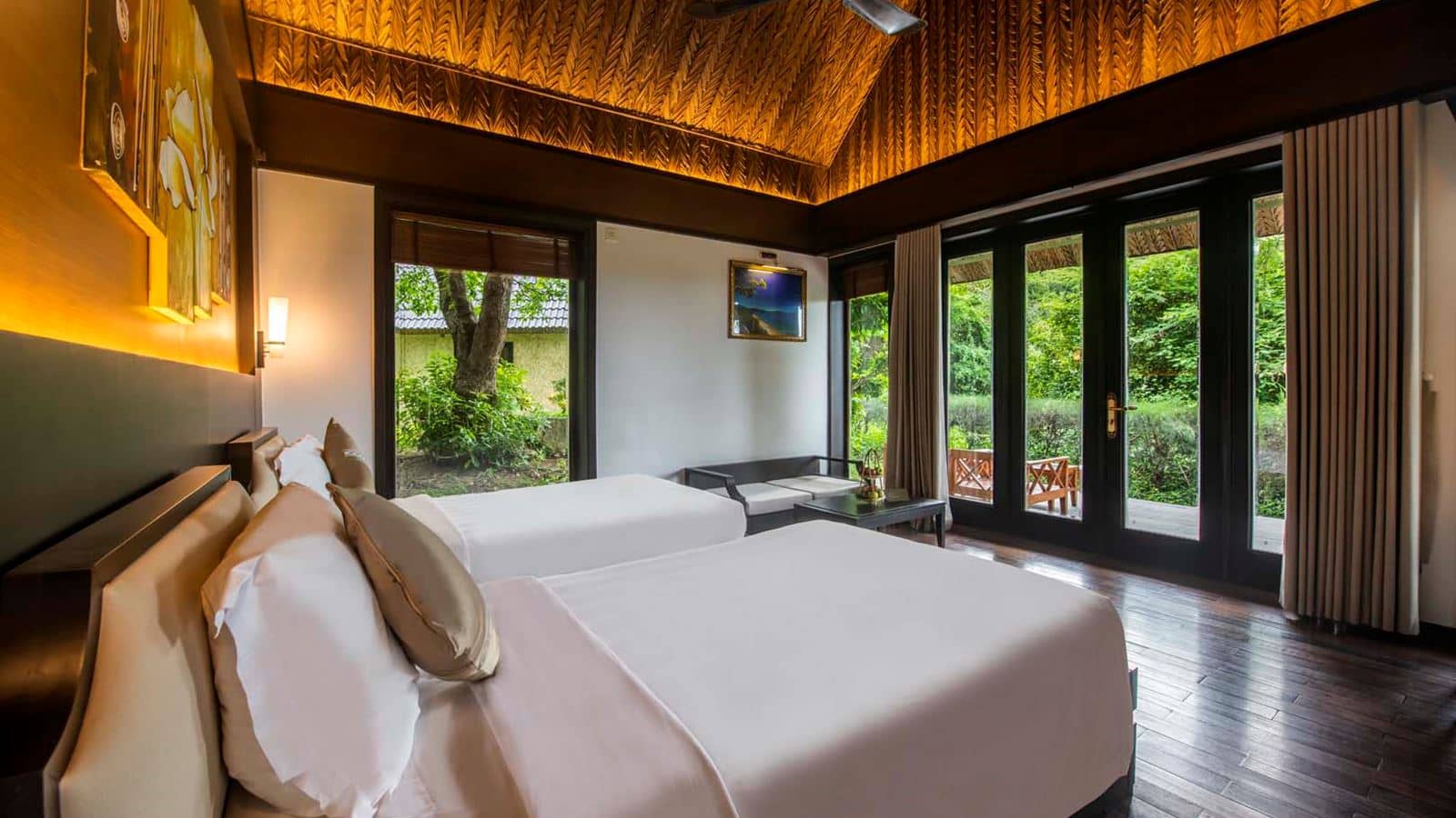 rooms-deluxe-bungalow-sea-view