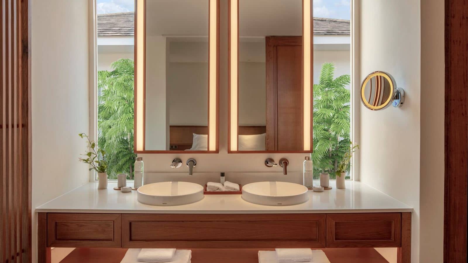 rooms-deluxe-suite-pool-view-no-extra-bed