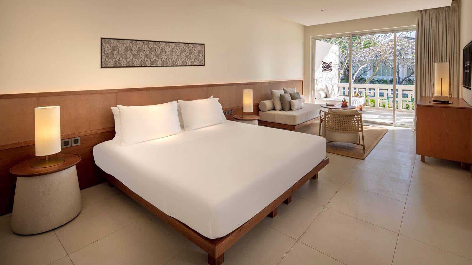 rooms-deluxe-suite-pool-view-no-extra-bed