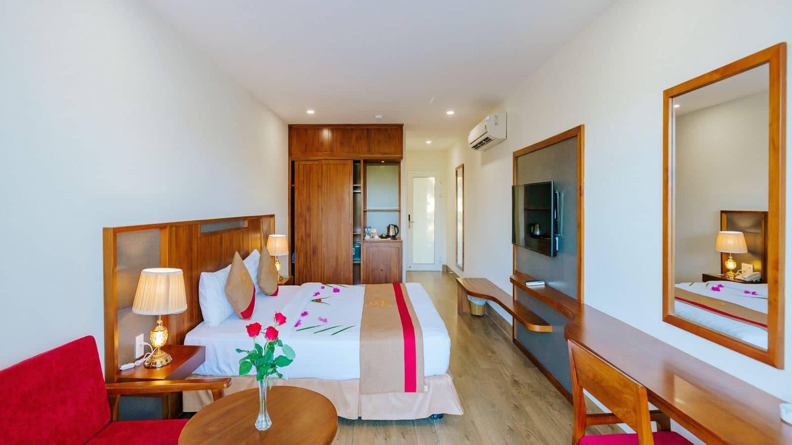 rooms-deluxe-garden-view-balcony
