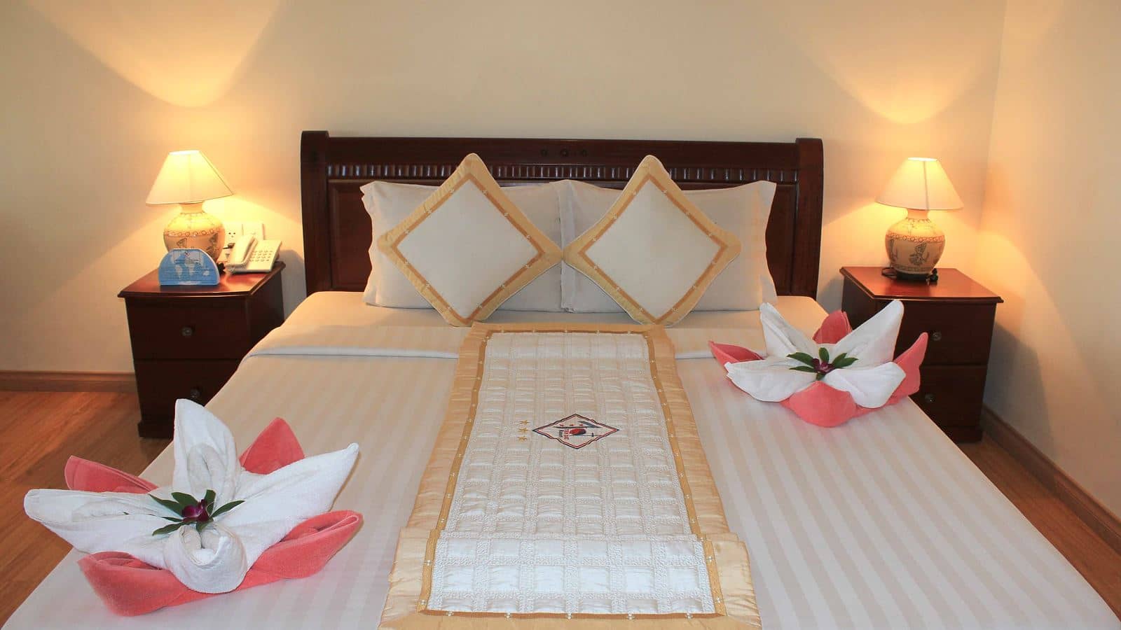 rooms-room-deluxe-pool-view-at-hill-side-with-balcony-child-without-extra-bed