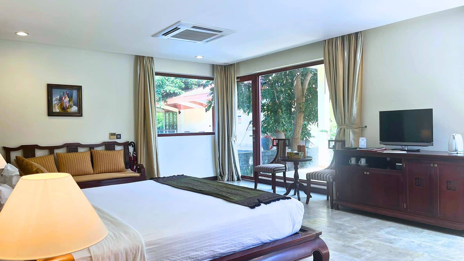 rooms-deluxe-suite