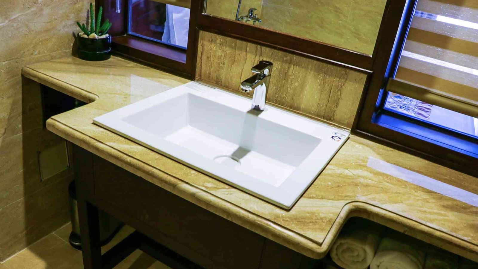 rooms-deluxe-room