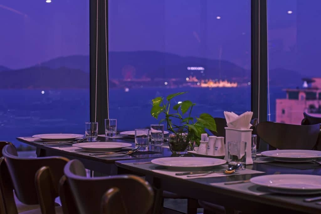 restaurants-restaurant