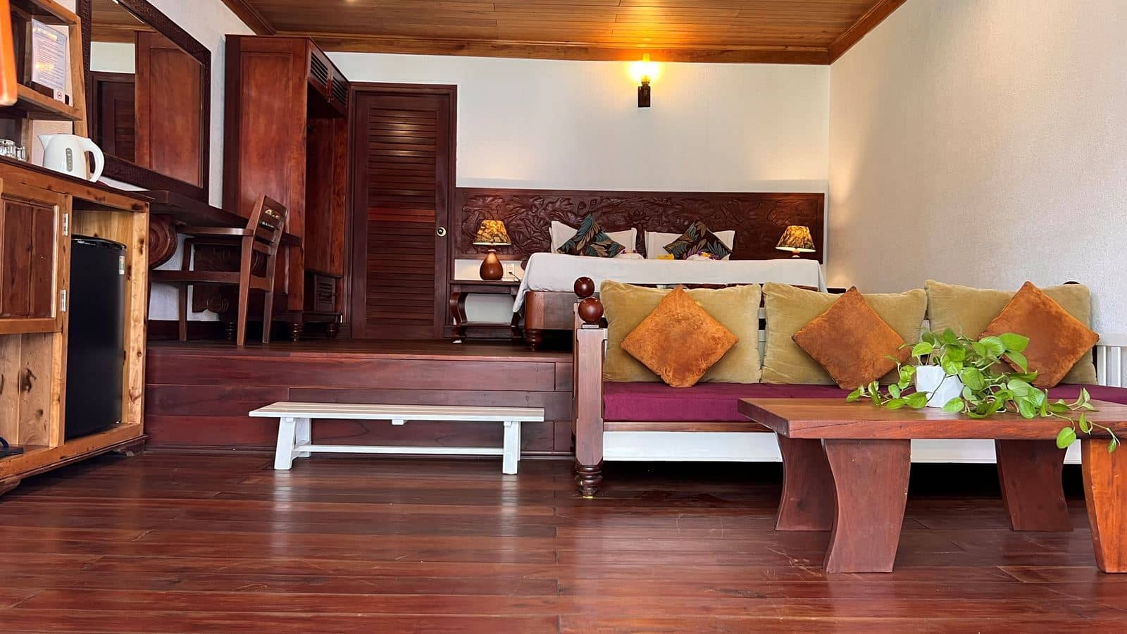 rooms-bungalow-room