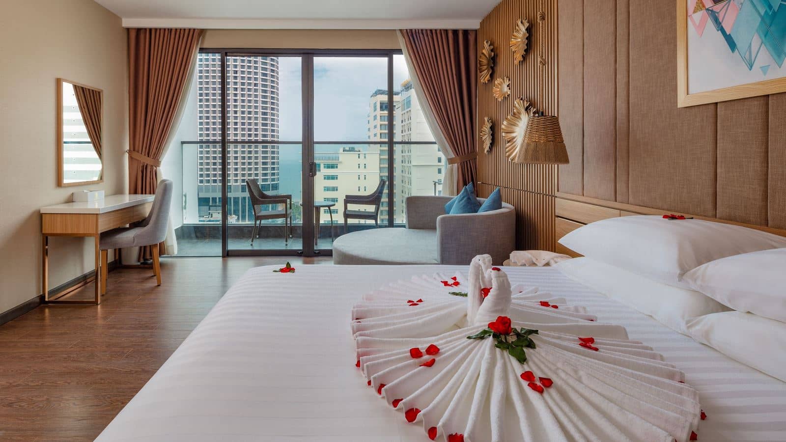 rooms-deluxe-partial-seaview-with-balcony-child-without-extra-bed